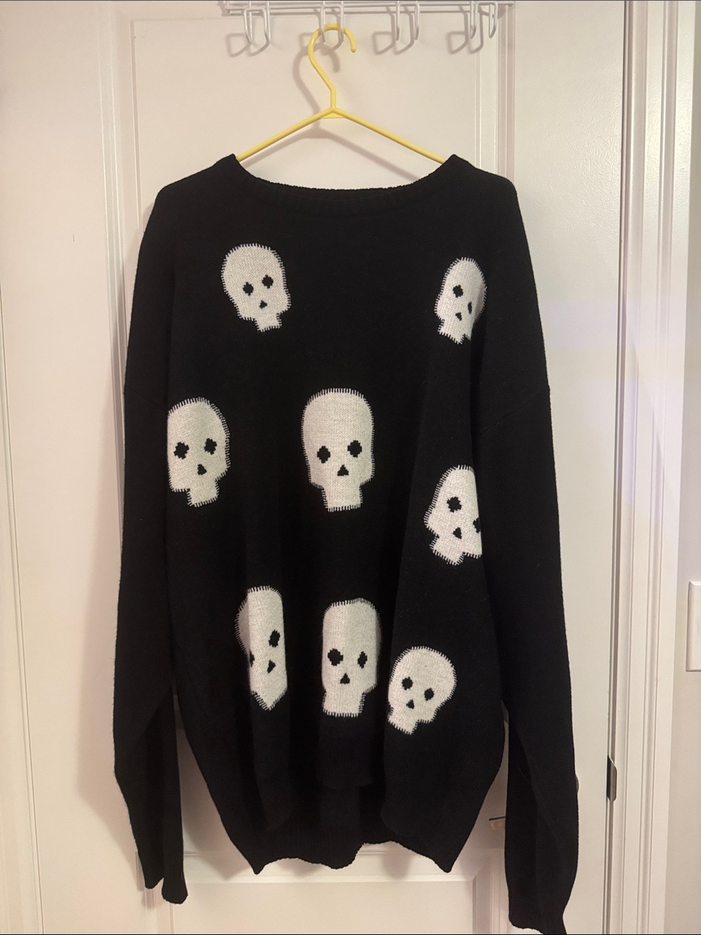 Black Skull Oversized Hot Topic Crewneck Sweater - Women's
